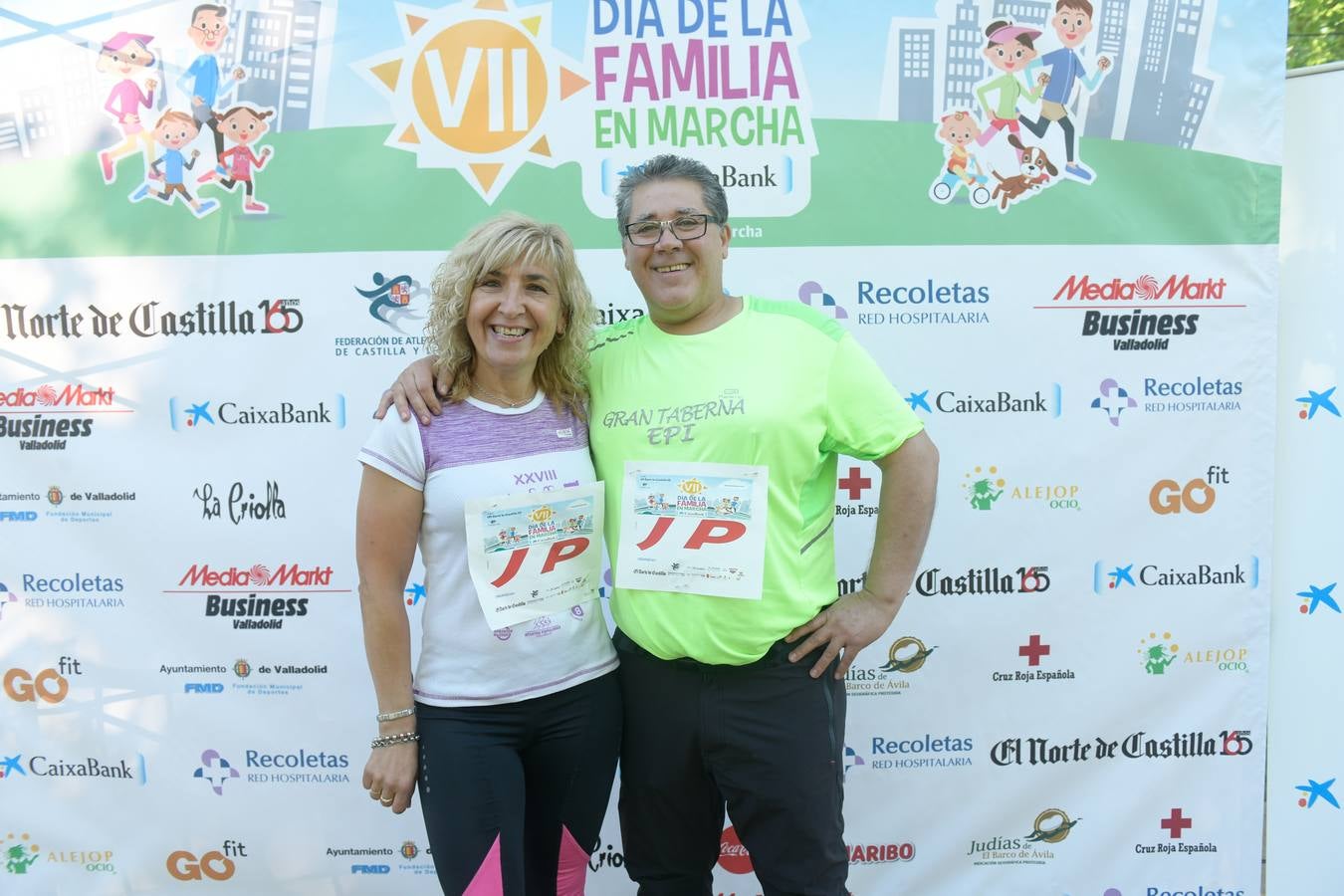 Tras aproximadamente una hora de recorrido han comenzado a llegar las familias de nuevo a meta, al Paseo de los Coches del Campo Grande, donde han podido disfrutar de una clase de zumba, para después reponer fuerzas con una degustación de un guiso de judías del Barco de Ávila elaboradas por el restaurante La Criolla