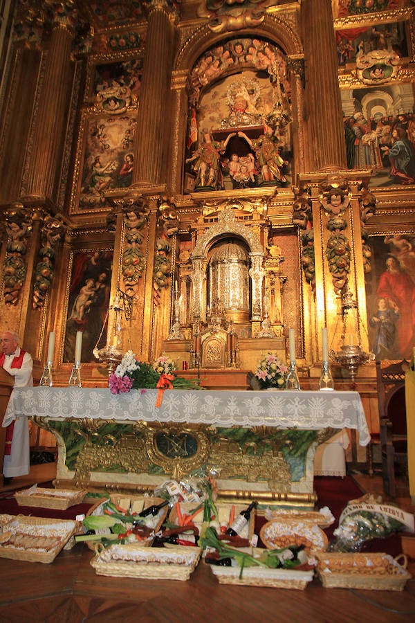 Fotos: Ofrenda a la Virgen de la Fuencisla en el Día de la Tierra