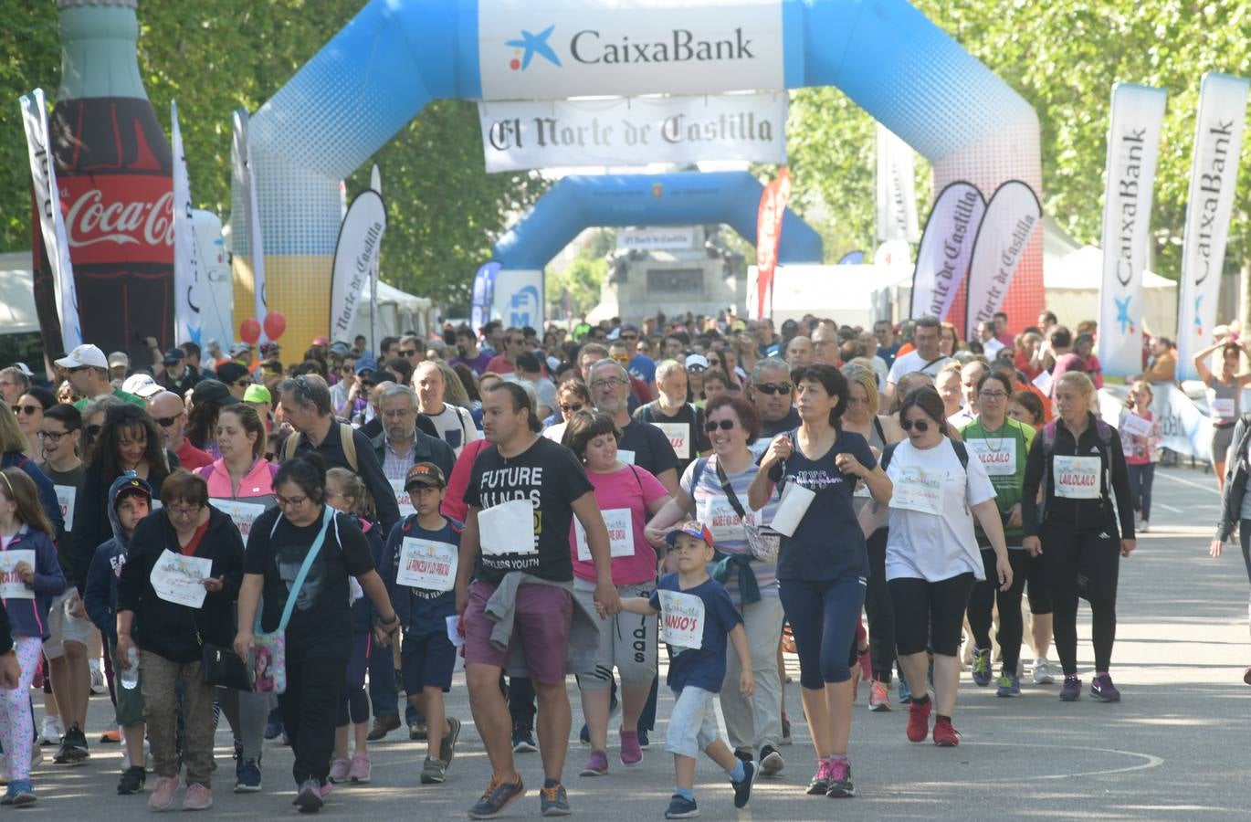 Más de 1.500 personas se han inscrito en esta marcha popular organizada de manera conjunta por El Norte de Castilla y por la Federación de Atletismo de Castilla y León con el espíritu de recorrer los algo más de cinco kilómetros del trazado por las calles más emblemáticas de la ciudad 