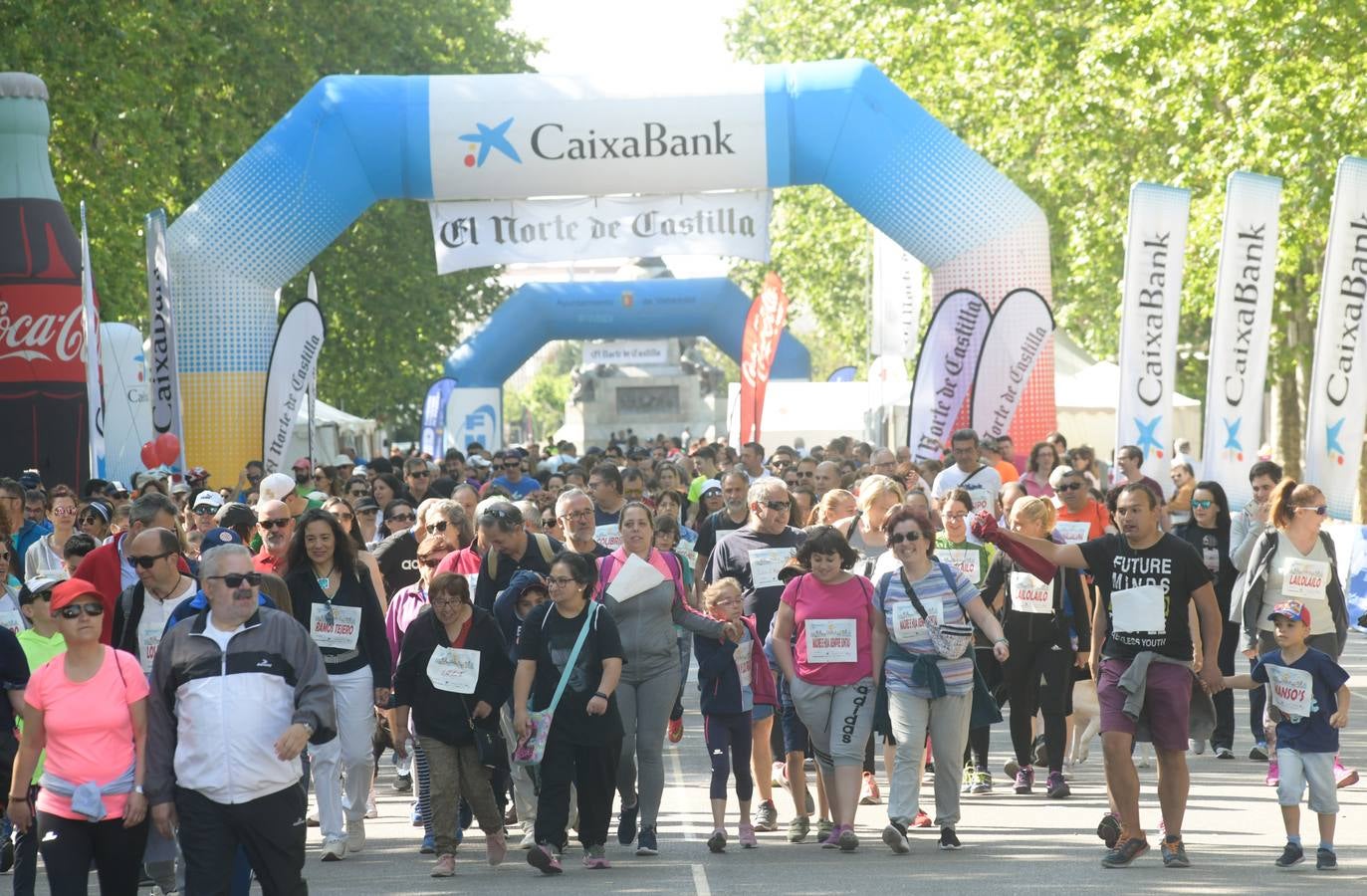 Más de 1.500 personas se han inscrito en esta marcha popular organizada de manera conjunta por El Norte de Castilla y por la Federación de Atletismo de Castilla y León con el espíritu de recorrer los algo más de cinco kilómetros del trazado por las calles más emblemáticas de la ciudad 