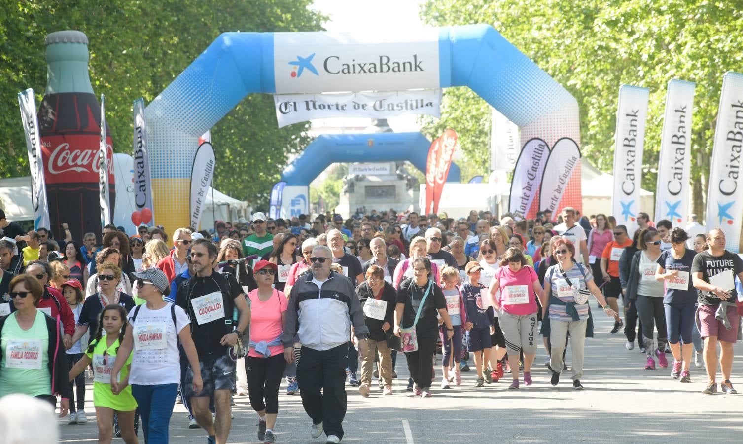 Más de 1.500 personas se han inscrito en esta marcha popular organizada de manera conjunta por El Norte de Castilla y por la Federación de Atletismo de Castilla y León con el espíritu de recorrer los algo más de cinco kilómetros del trazado por las calles más emblemáticas de la ciudad 