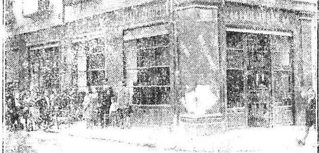 Esquina ocupada por la tienda de Emiliano Gil Martín. 