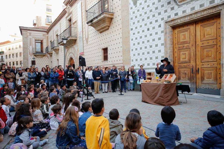 La programación de las fiestas del patrón de la ciudad ha incluido música, teatro, fuegos artificiales y un concierto homenaje a la música disco de los 7 y 80, entre otras cosas.