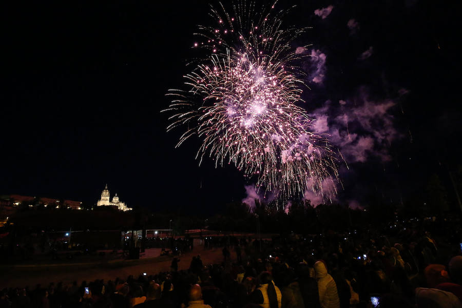 La programación de las fiestas del patrón de la ciudad ha incluido música, teatro, fuegos artificiales y un concierto homenaje a la música disco de los 7 y 80, entre otras cosas.