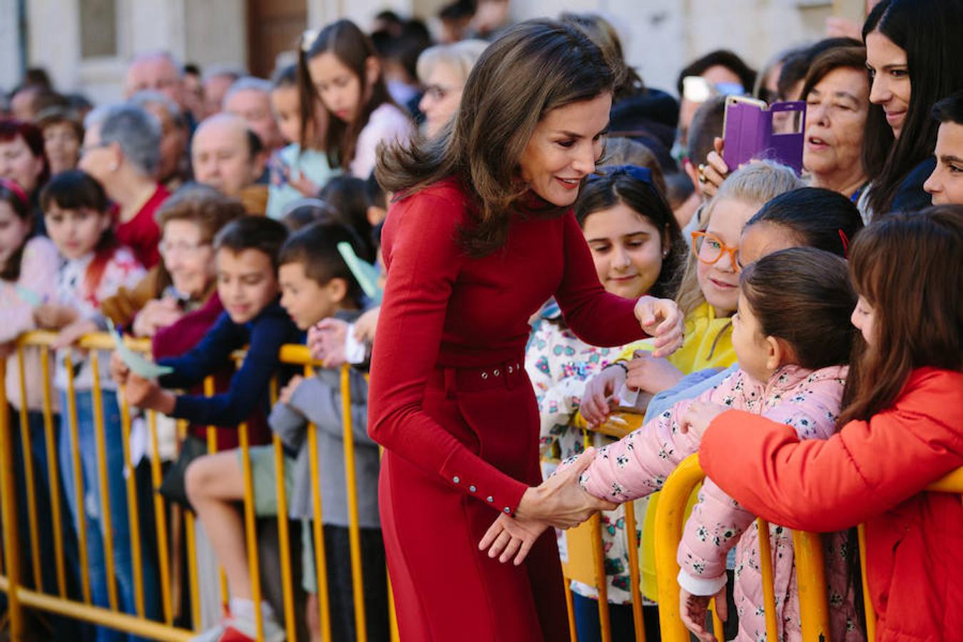 La Reina Letizia ha visitado hoy la localidad soriana de El Burgo de Osma para clausurar un seminario sobre periodismo y mundo rural.