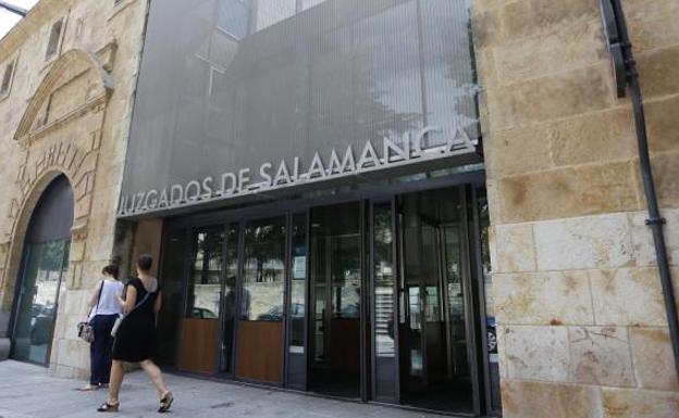 Entrada a los Juzgados de Salamanca.