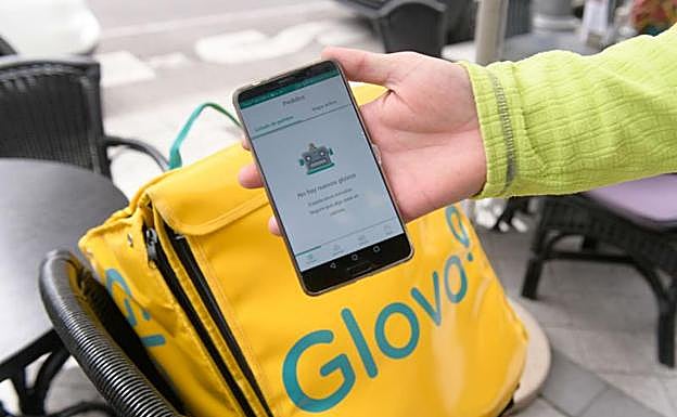 Aplicación de Glovo con la se comunica con los repartidores de comida y productos. 