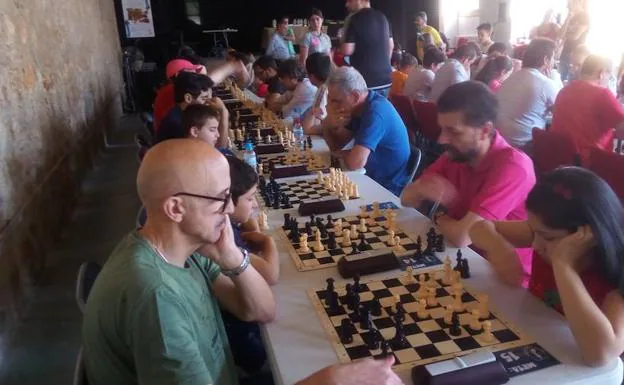 Aspecto de la sala de Los Lavaderos de Aguilafuente durante el torneo.