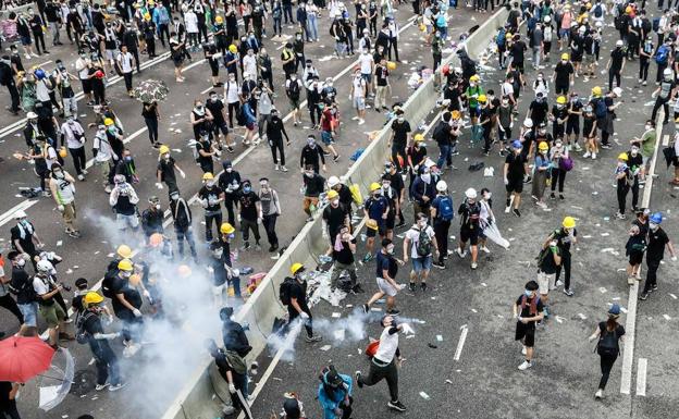 Enfrentamientos en Hong Kong por las protestas de los manifestantes contra el nuevo proyecto de ley.