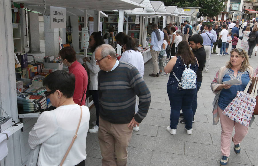 Fotos: Feria del Libro en la Avenida del Acueducto