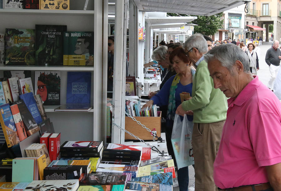 Fotos: Feria del Libro en la Avenida del Acueducto