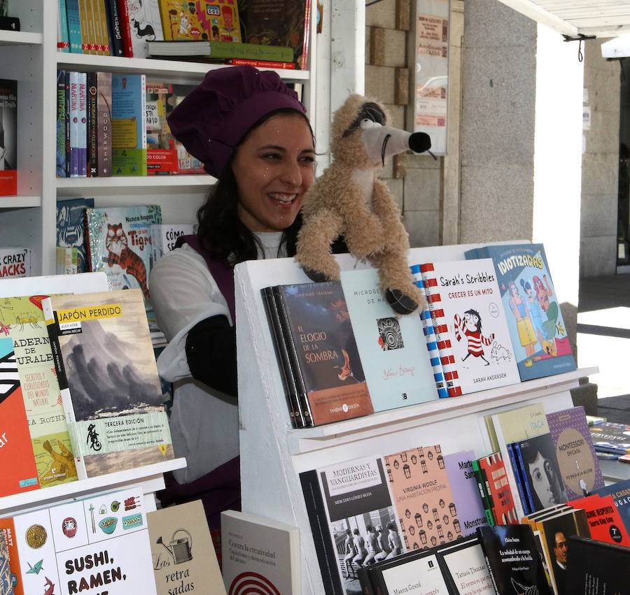 Fotos: Feria del Libro en la Avenida del Acueducto