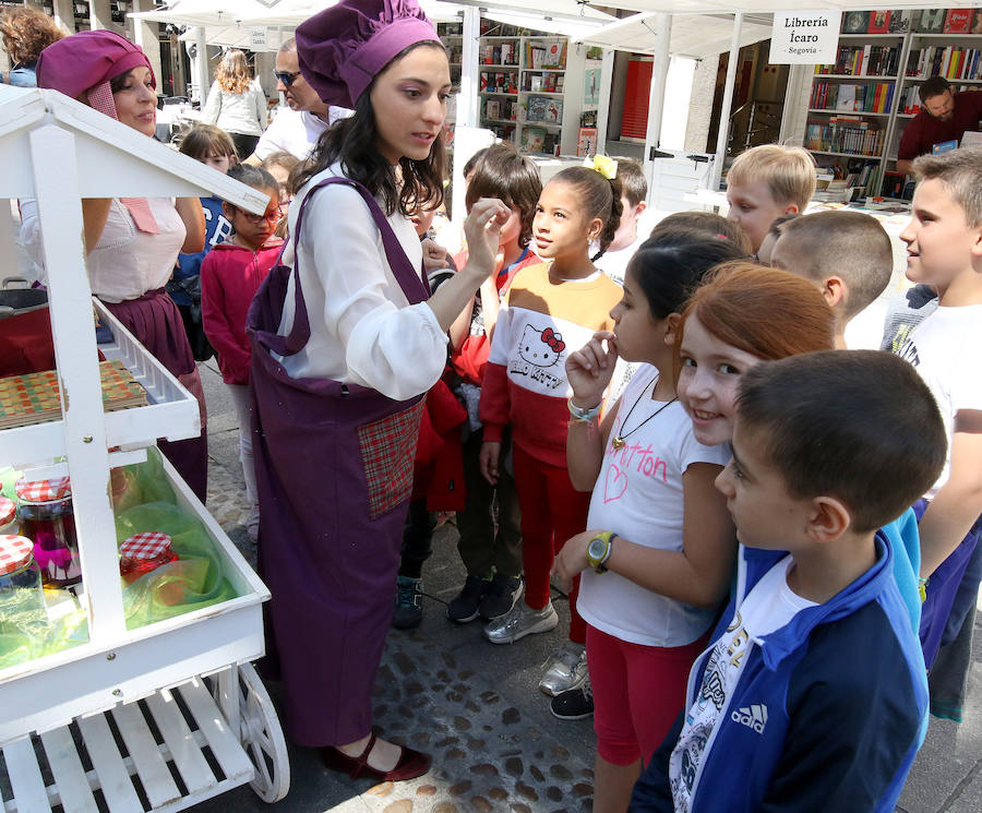 Fotos: Feria del Libro en la Avenida del Acueducto