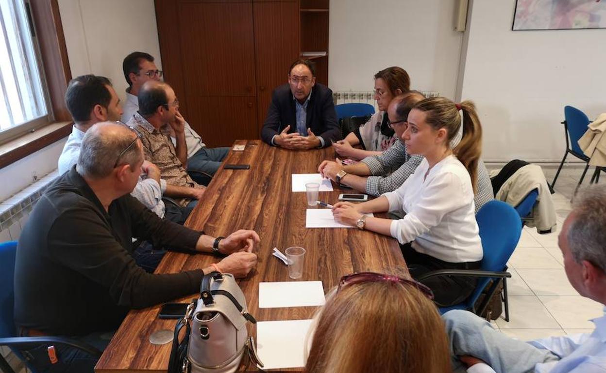 Reunión entre dirigentes del PP y de Ciudadanos.