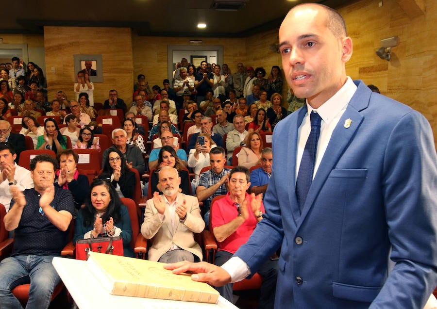 Fotos: Samuel Alonso coge el relevo de Joseé Luis Vázquez en el ayuntamiento del Real Sitio