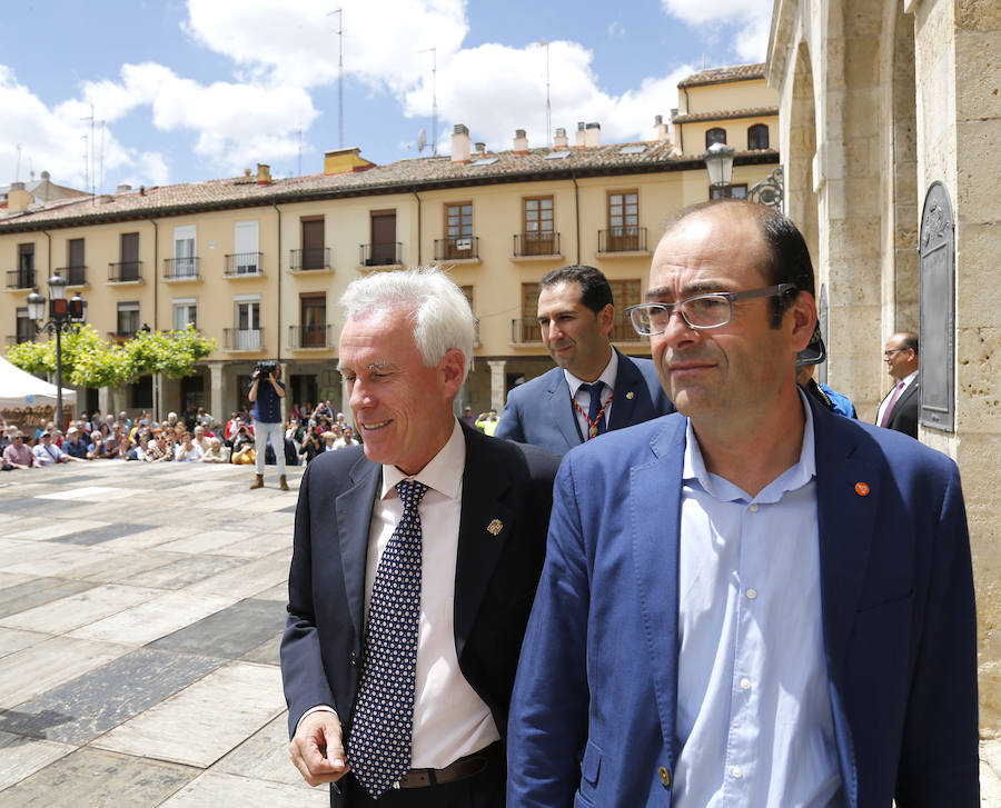 Fotos: Protesta en Palencia ante el acuerdo de PP, Cs y Vox que otorga la Alcaldía a Mario Simón