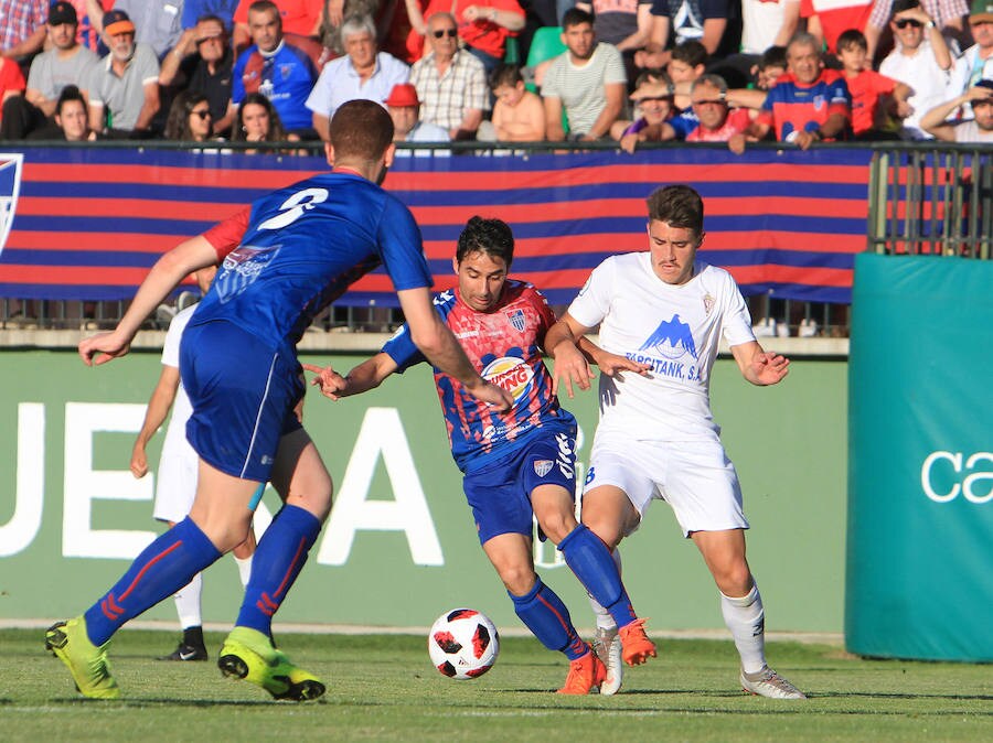 Fotos: La Segoviana pierde sus opciones de ascenso con la derrota ante el Villarrobledo.