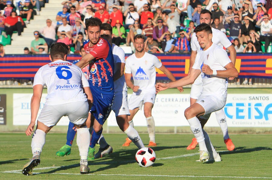 Fotos: La Segoviana pierde sus opciones de ascenso con la derrota ante el Villarrobledo.