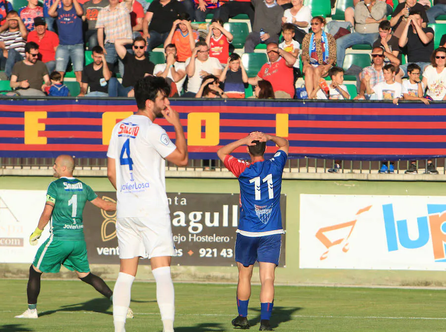 Fotos: La Segoviana pierde sus opciones de ascenso con la derrota ante el Villarrobledo.