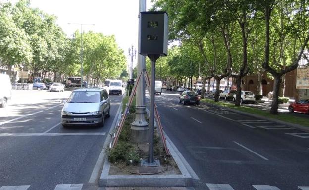 Nuevo radar multicarril instalado el jueves en la mediana del Paseo de Zorrilla, a la altura de la plaza de Toros.