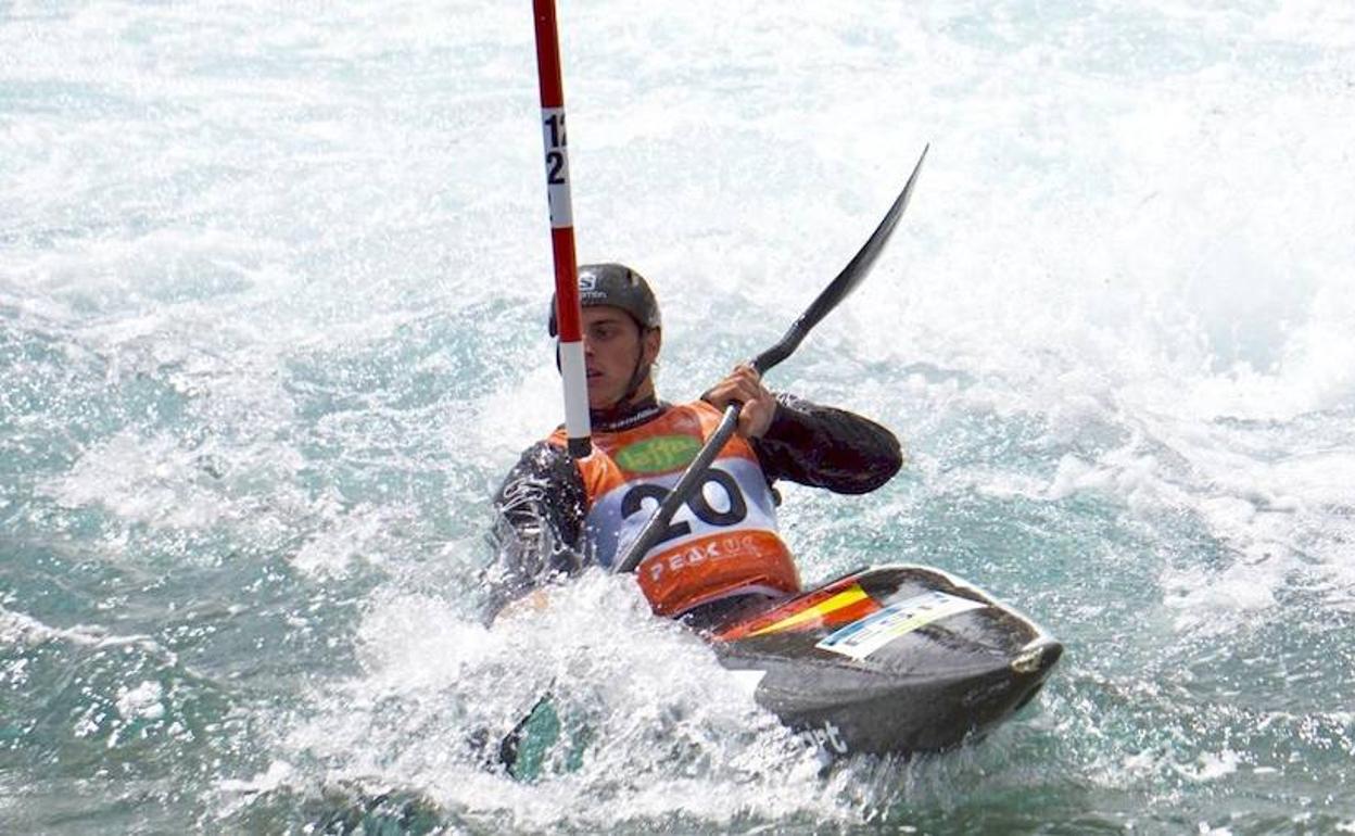 David Llorente, durante un tramo de su descenso en la final.