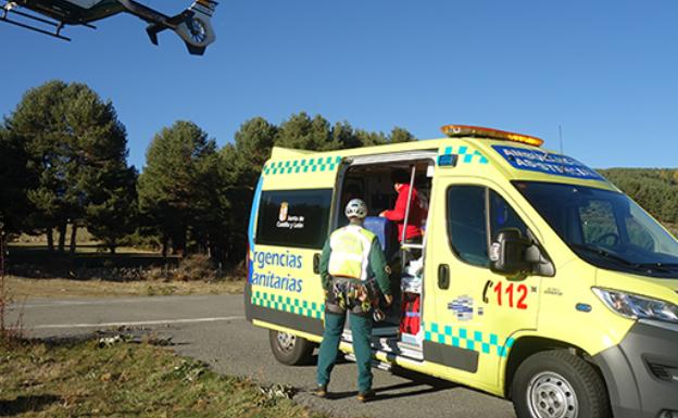 Ambulancia y Guardia Civil 