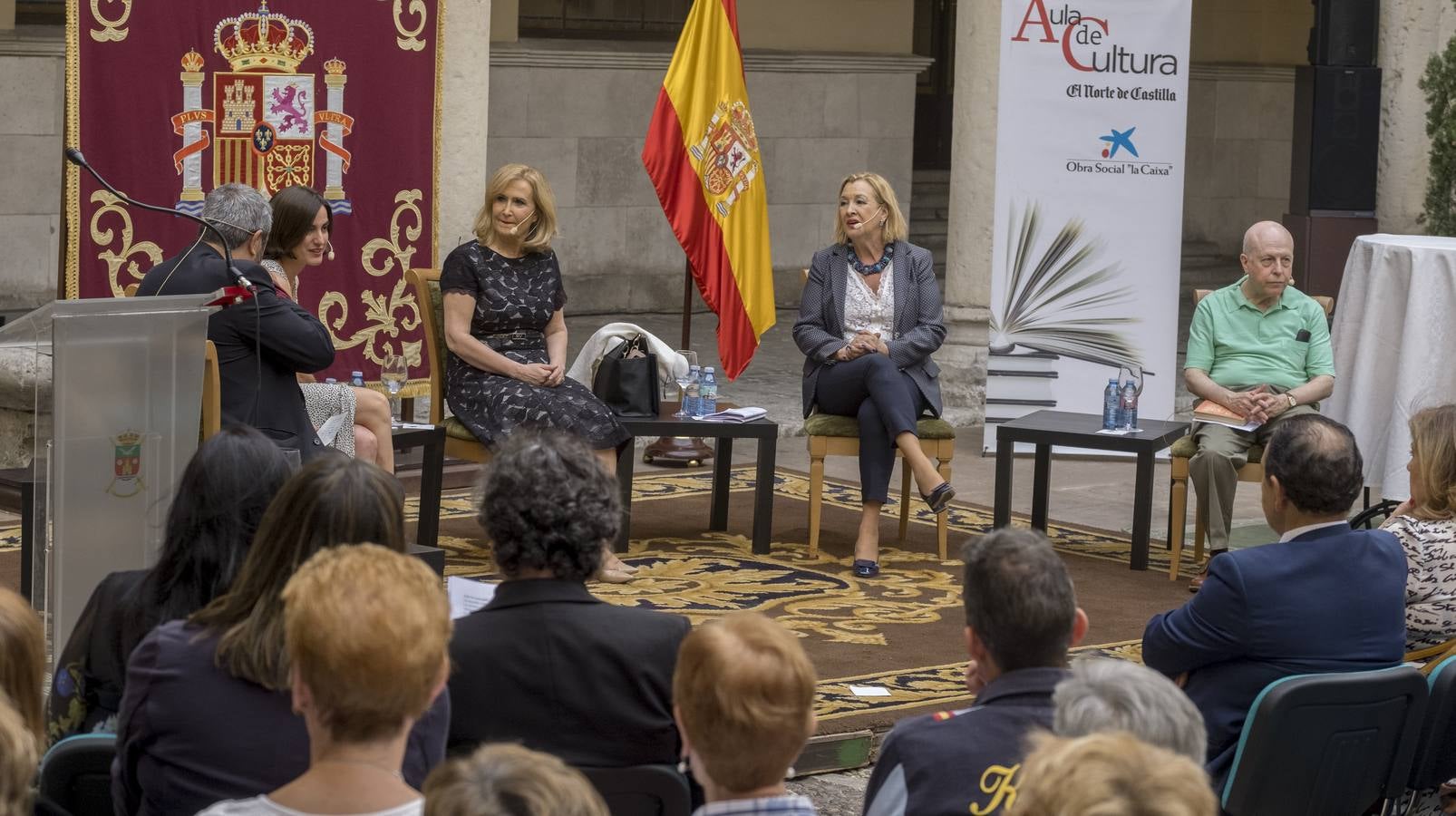 En la novela 'Esos días azules', la periodista novela las posibilidades románticas entre la literaria dupla compuesta por Antonio Machado y 'Guiomar', por el poeta artífice de los 'Campos de Castilla' y la intelectual de la época Pilar Valderrama