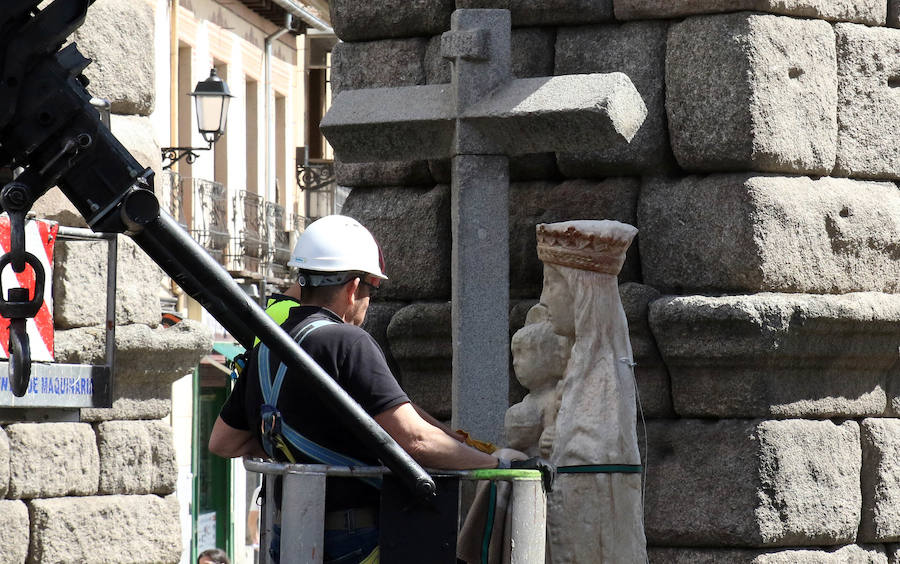 Fotos: La réplica de la Virgen ya está en el Acueducto