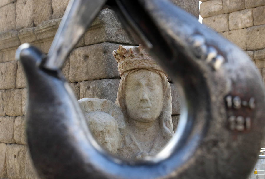 Fotos: La réplica de la Virgen ya está en el Acueducto