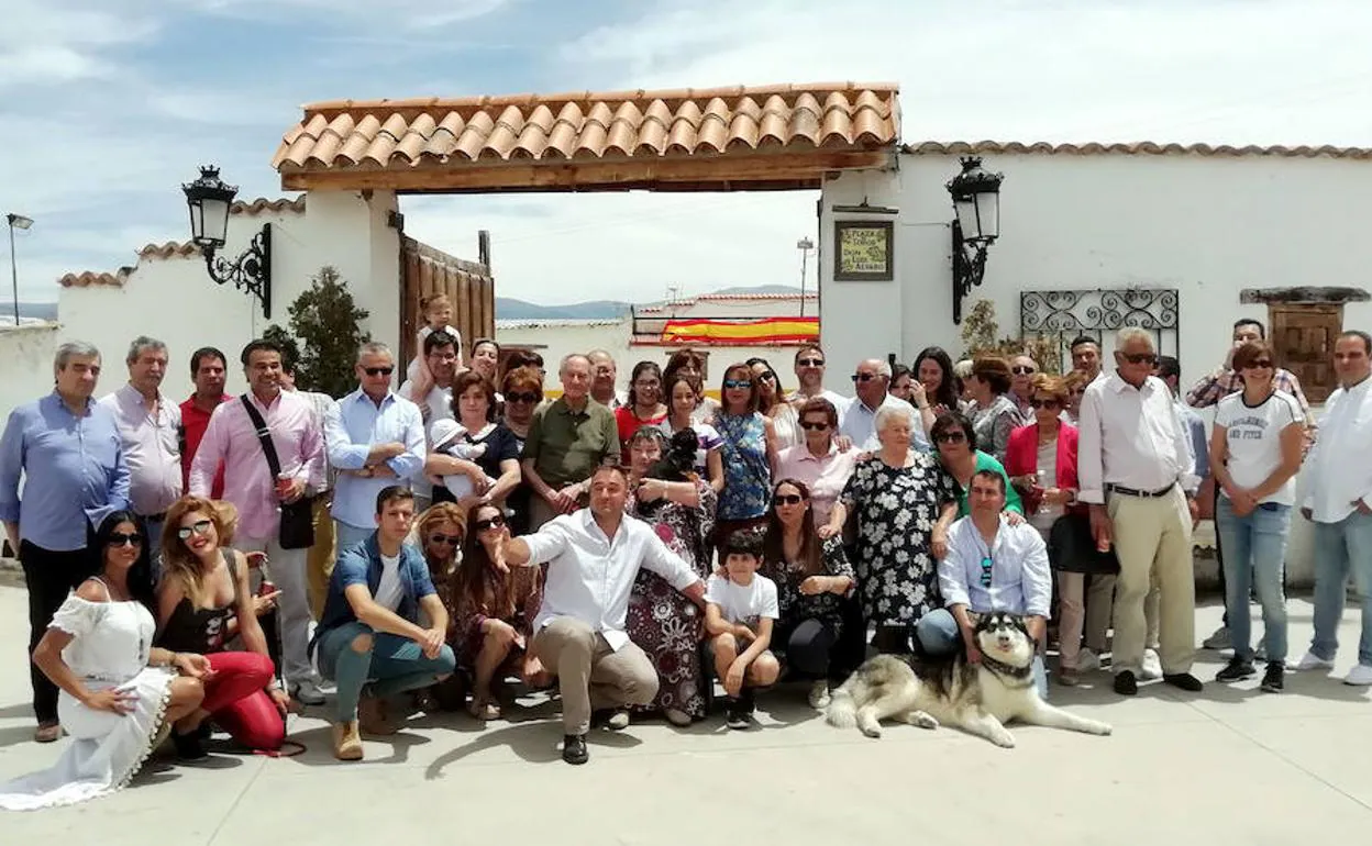 Participantes en el homenaje a Luis Álvaro.