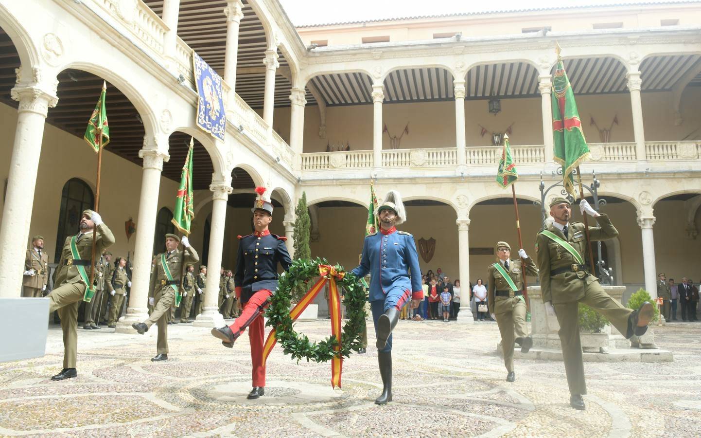 La Cuarta Subinspección General del Ejército (Suige) celebró el día de la unidad, con un acto que fue presidido por el jefe de este área de Defensa y comandante militar de Valladolid y Palencia, general José Rivas 