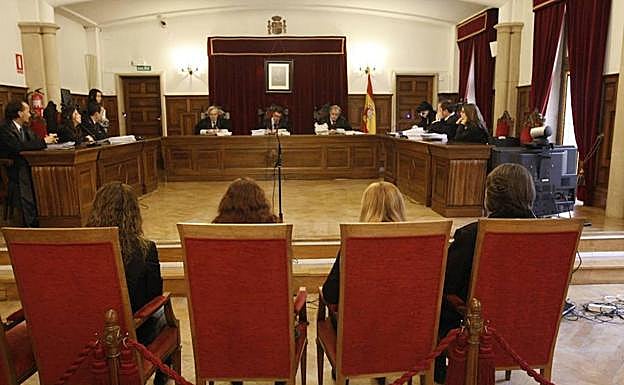 Foto de archivo de un juicio por prostitución.