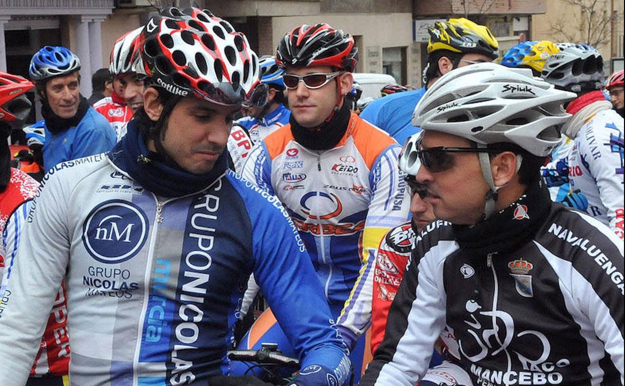 Pablo de Pedro, a la izquierda, con Paco Mancebo en un memorial de 2011. 