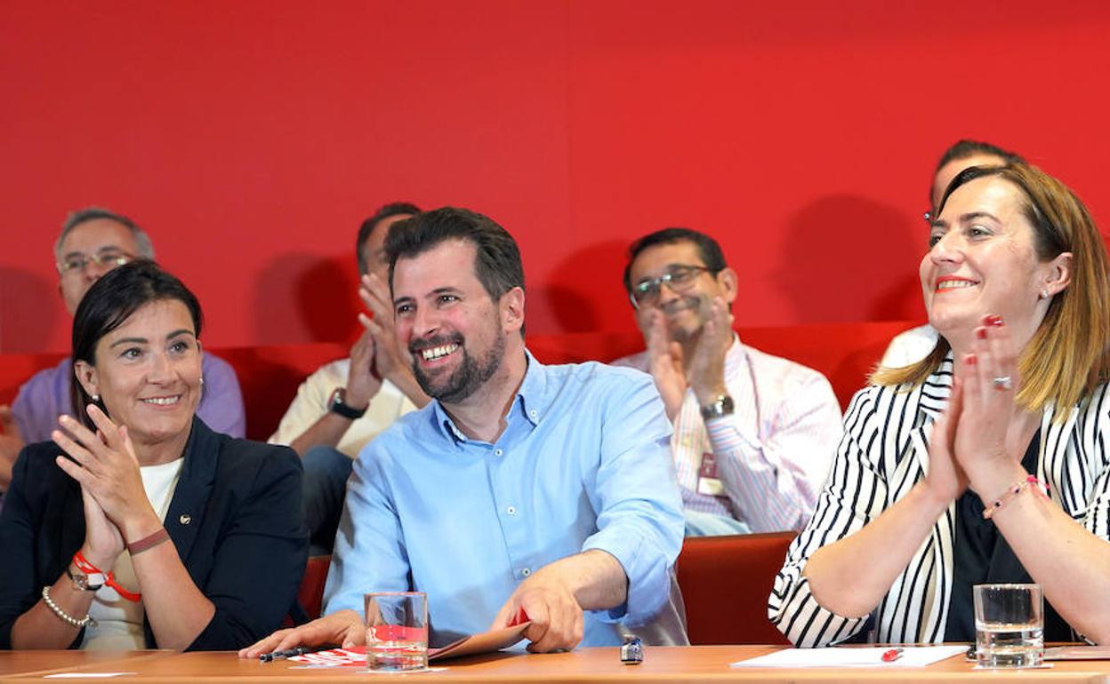 Ana Sánchez, el candidato a la Presidencia de la Junta, Luis Tudanca y Virginia Barcones en el Comité Autonómico. 