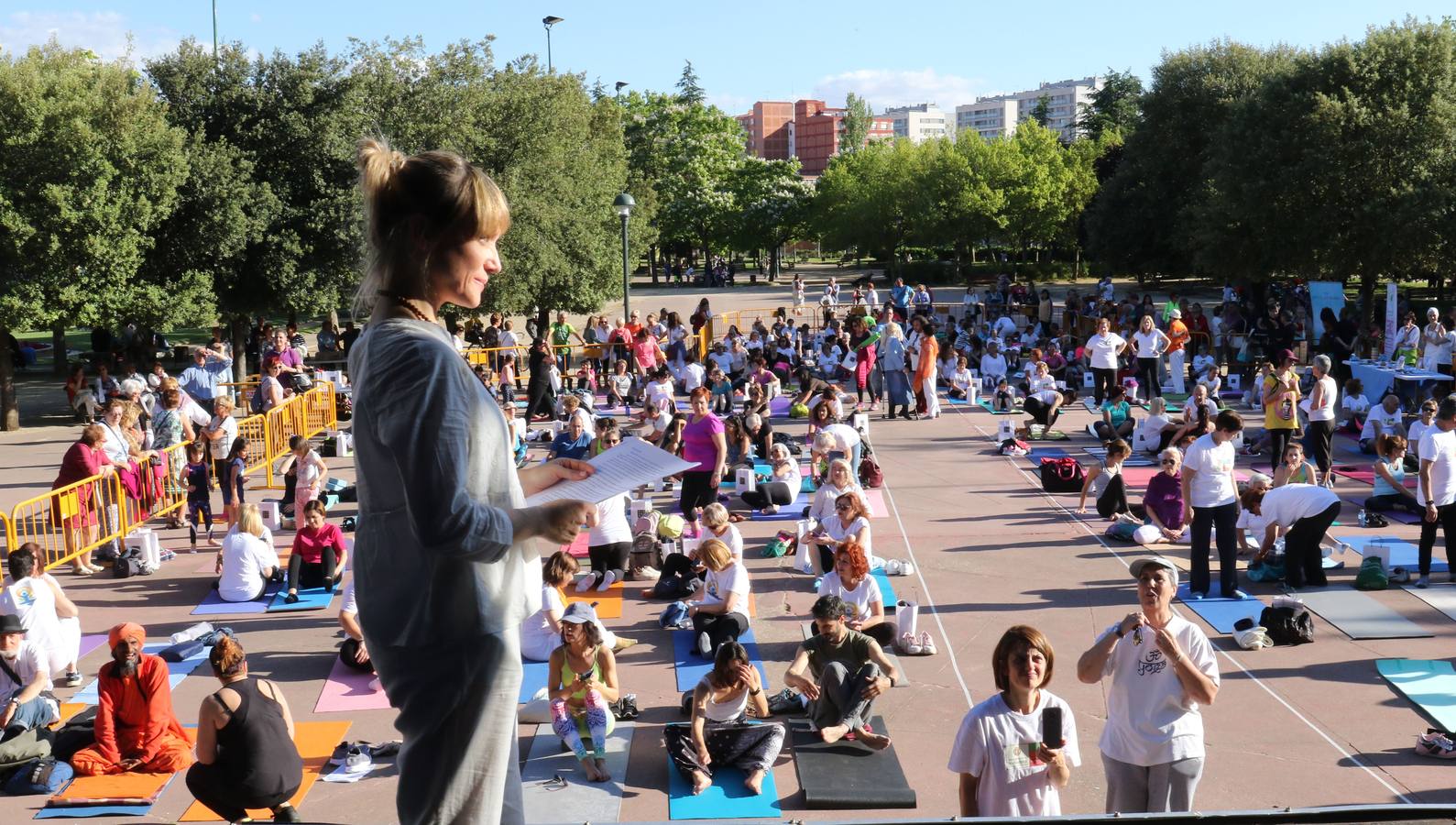 Fotos: Día del Yoga en el parque de la Paz