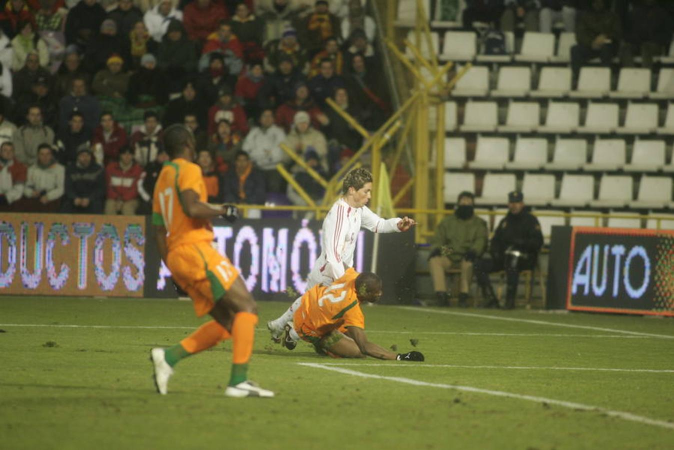 Resumen fotográfico del paso del futbolista Fernando Torres por Valladolid, tras anunciar su retirada del fútbol profesional.