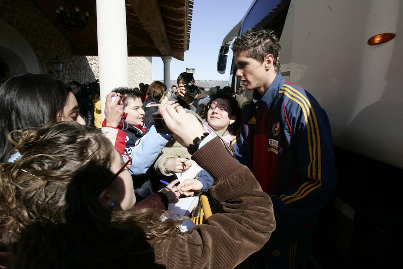 Resumen fotográfico del paso del futbolista Fernando Torres por Valladolid, tras anunciar su retirada del fútbol profesional.