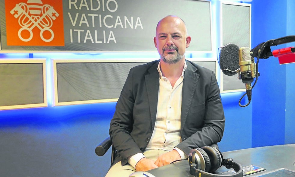 Alessandro De Carolis, en la emisora de la Santa Sede.