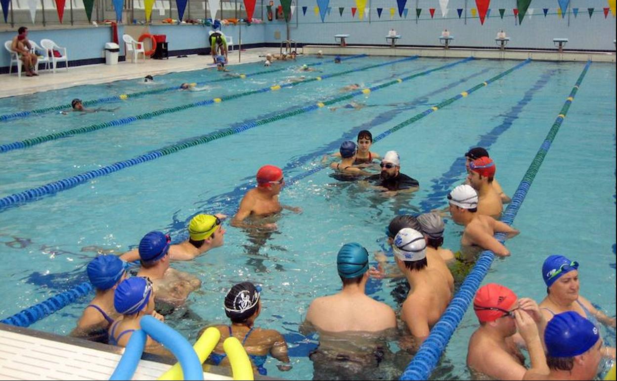 Actividades en la piscina climatizada José Carlos Casado.