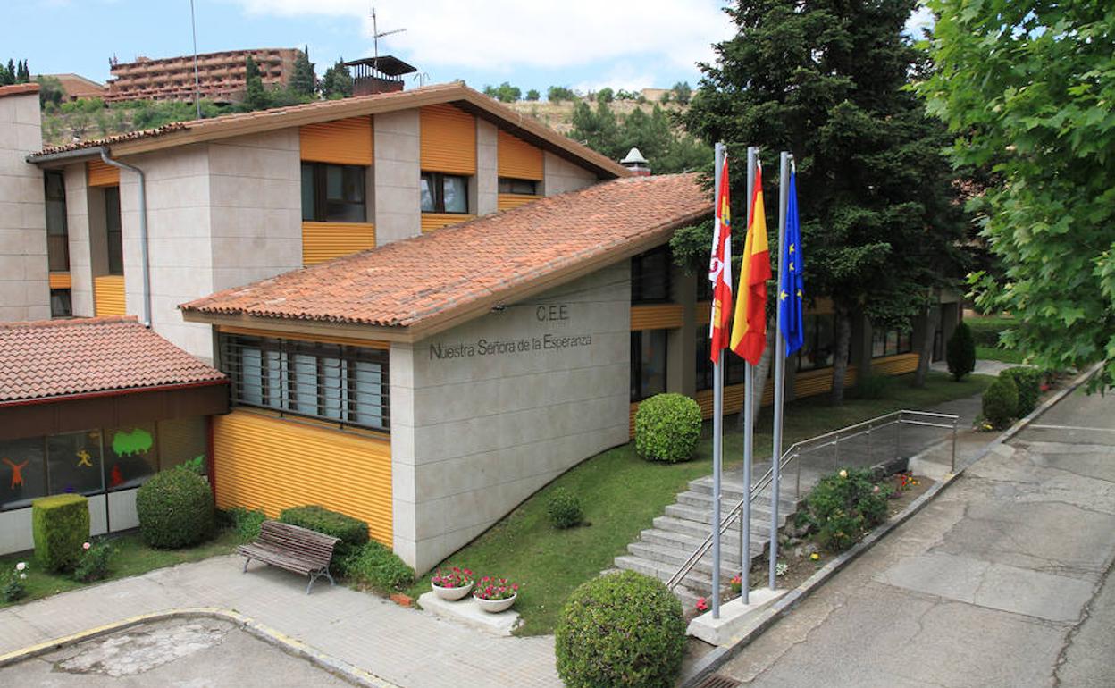 Exterior del centro Nuestra Señora de la Esperanza. 