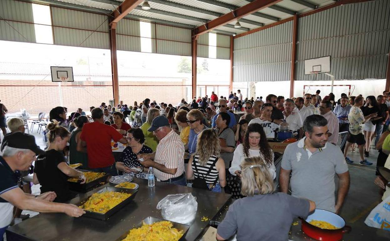 Paella popular, en las fiestas de Sardón. 