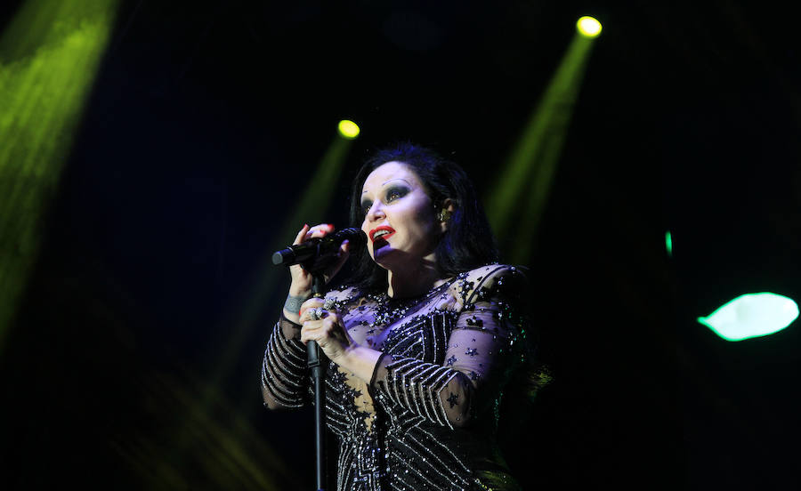 Fotos: Teatro de calle, paella popular y Fangoria animan el domingo de las Fiestas.