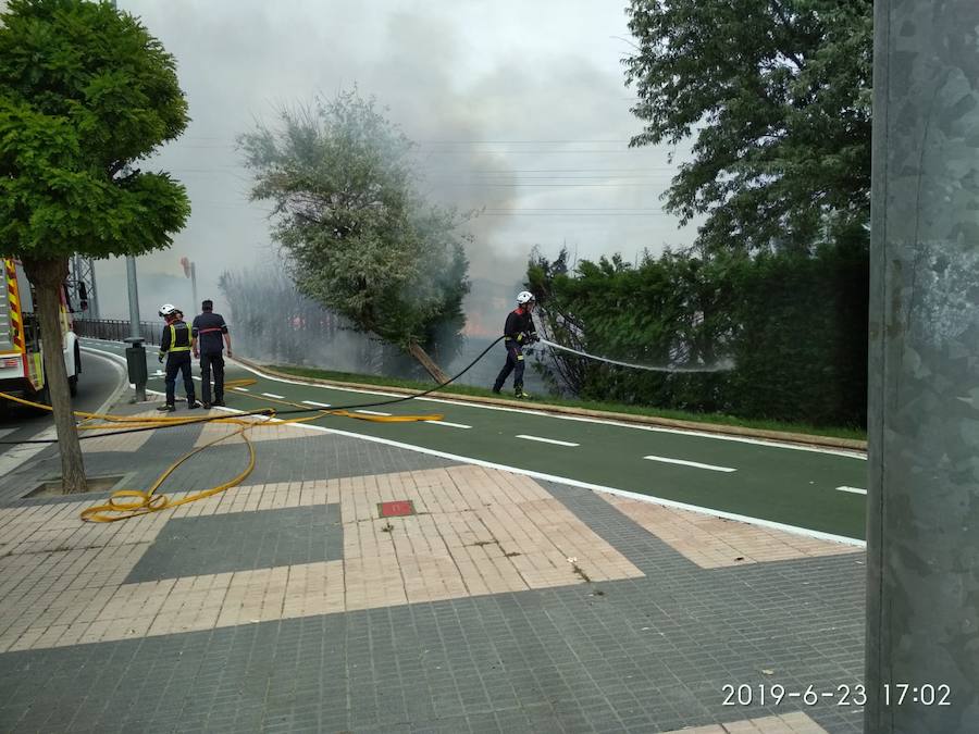 Fotos: Fuego en la zona entre Puente Ladrillo y Cabrerizos en Salamanca