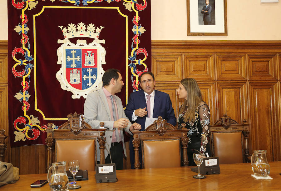 Fotos: Primer pleno del ayuntamiento de Palencia