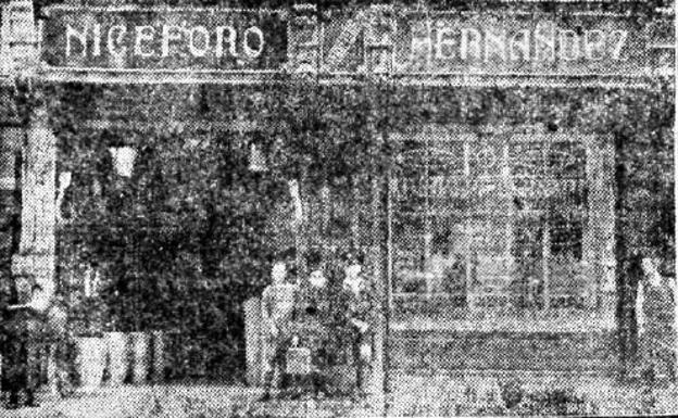 Una fotografía de 1929, en no muy buen estado, de la fachada del comercio de Niceforo Hernández