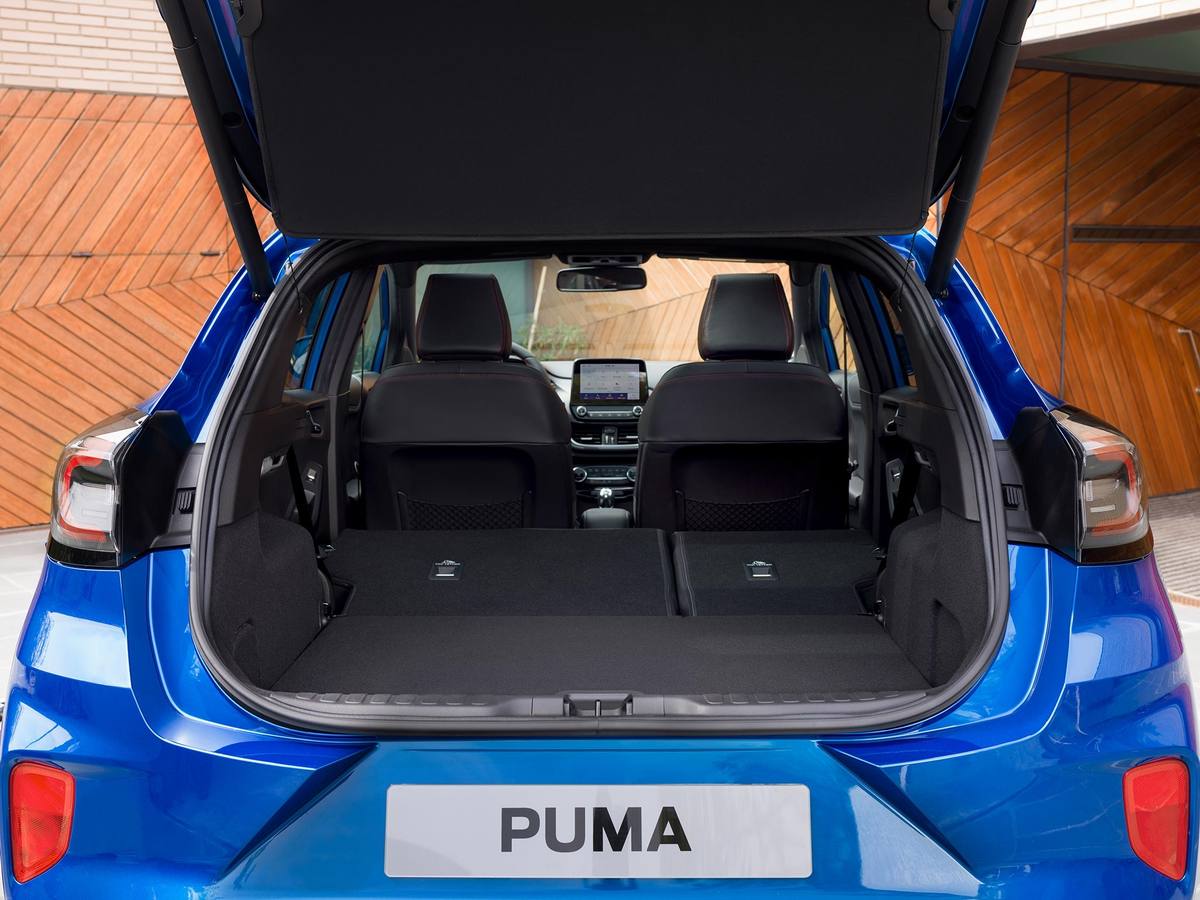 Ford acaba de dar a conocer el nuevo Puma, que ahora propone una carrocería tipo «crossover» compacta de inspiración SUV, con un gran maletero y una sofisticada tecnología híbrida 'ligera'. Un coche práctico y equipado con las últimas tecnologías.