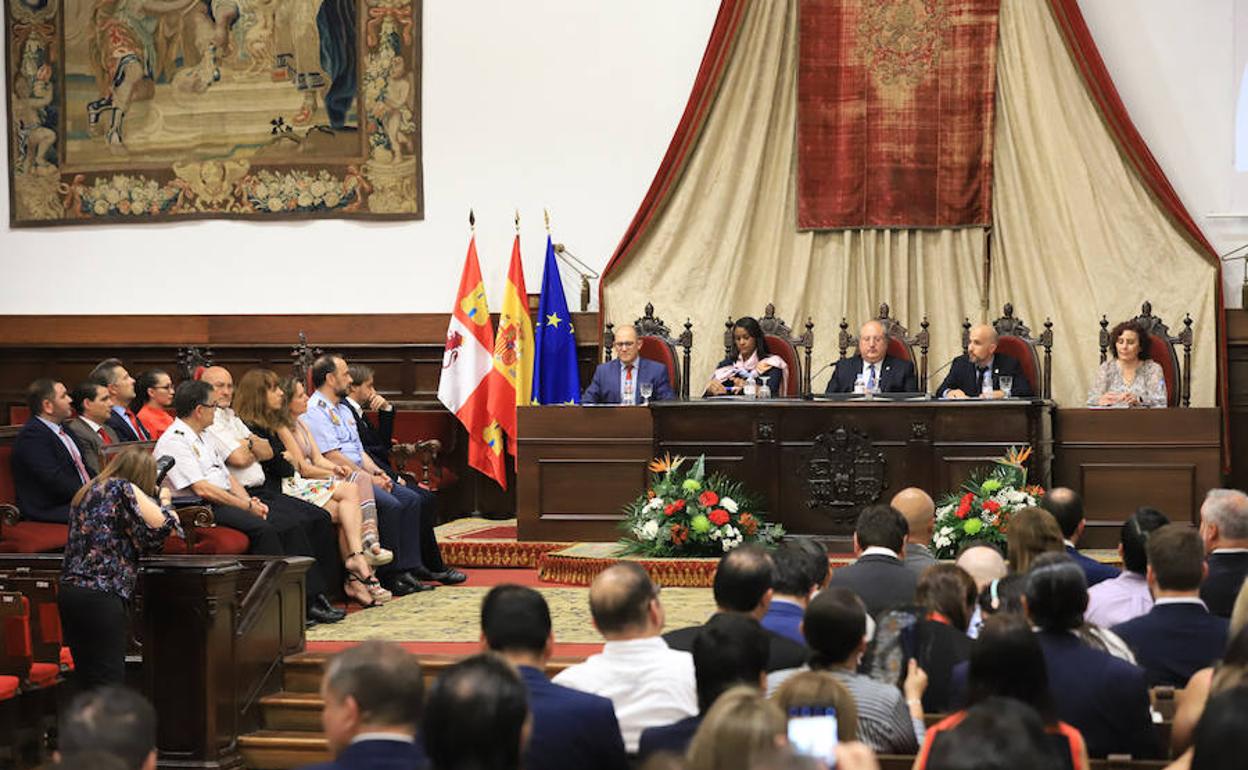 Acto de clausura de los Cursos de Especialización en Derecho celebrado este miércoles en el Paraninfo de la USAL.