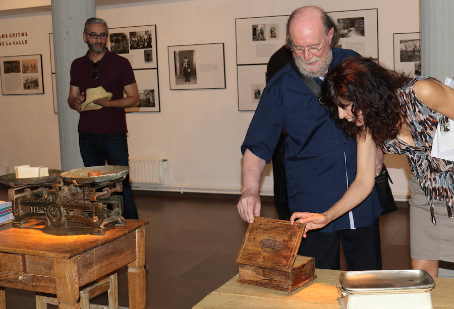 Fotos: Exposición &#039;Vendiendo en la calle&#039; en la Casa de Cultura Revilla de Valladolid