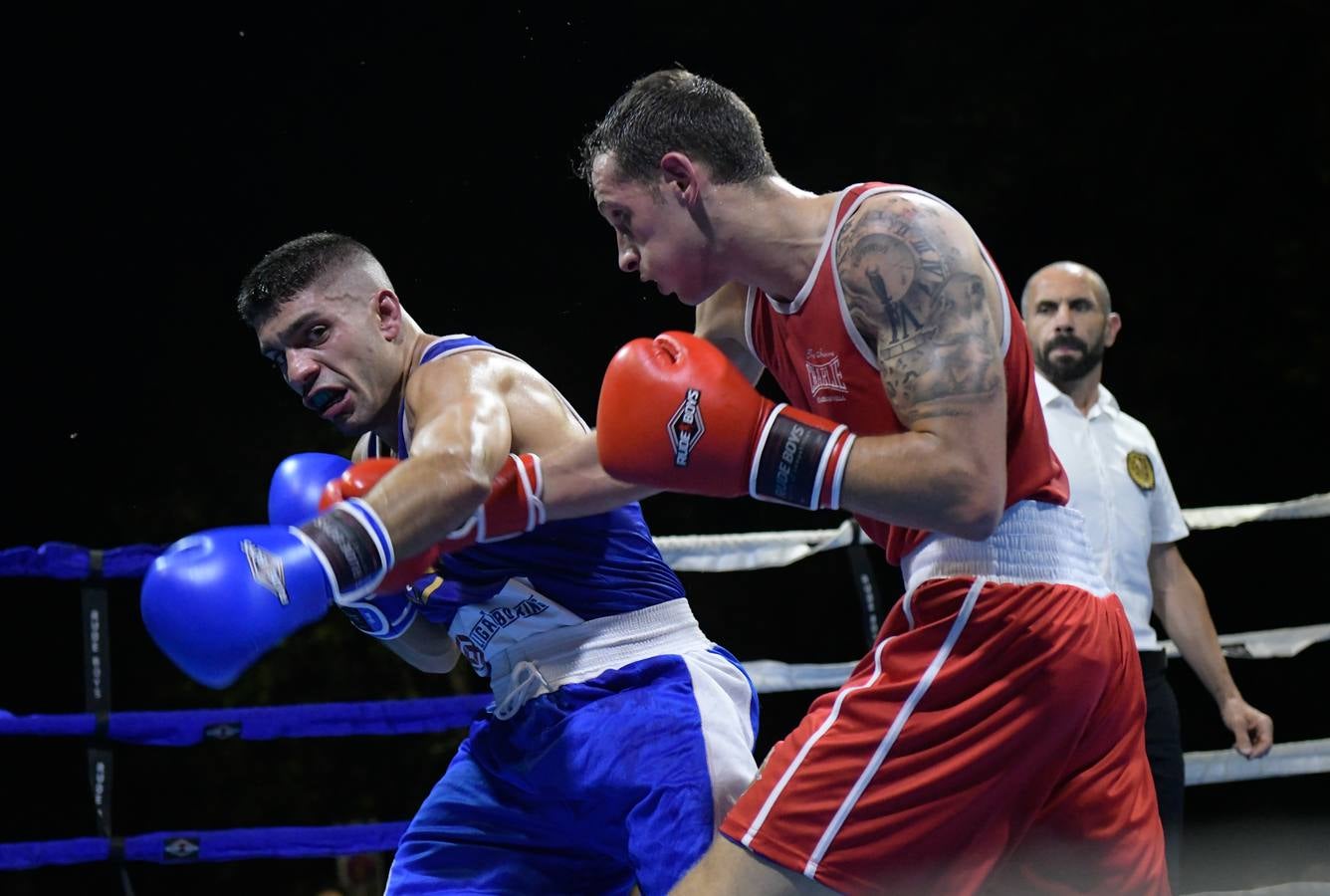 Numeroso público siguió los combates en el cuadrilátero instalado en al Acera de Recoletos.