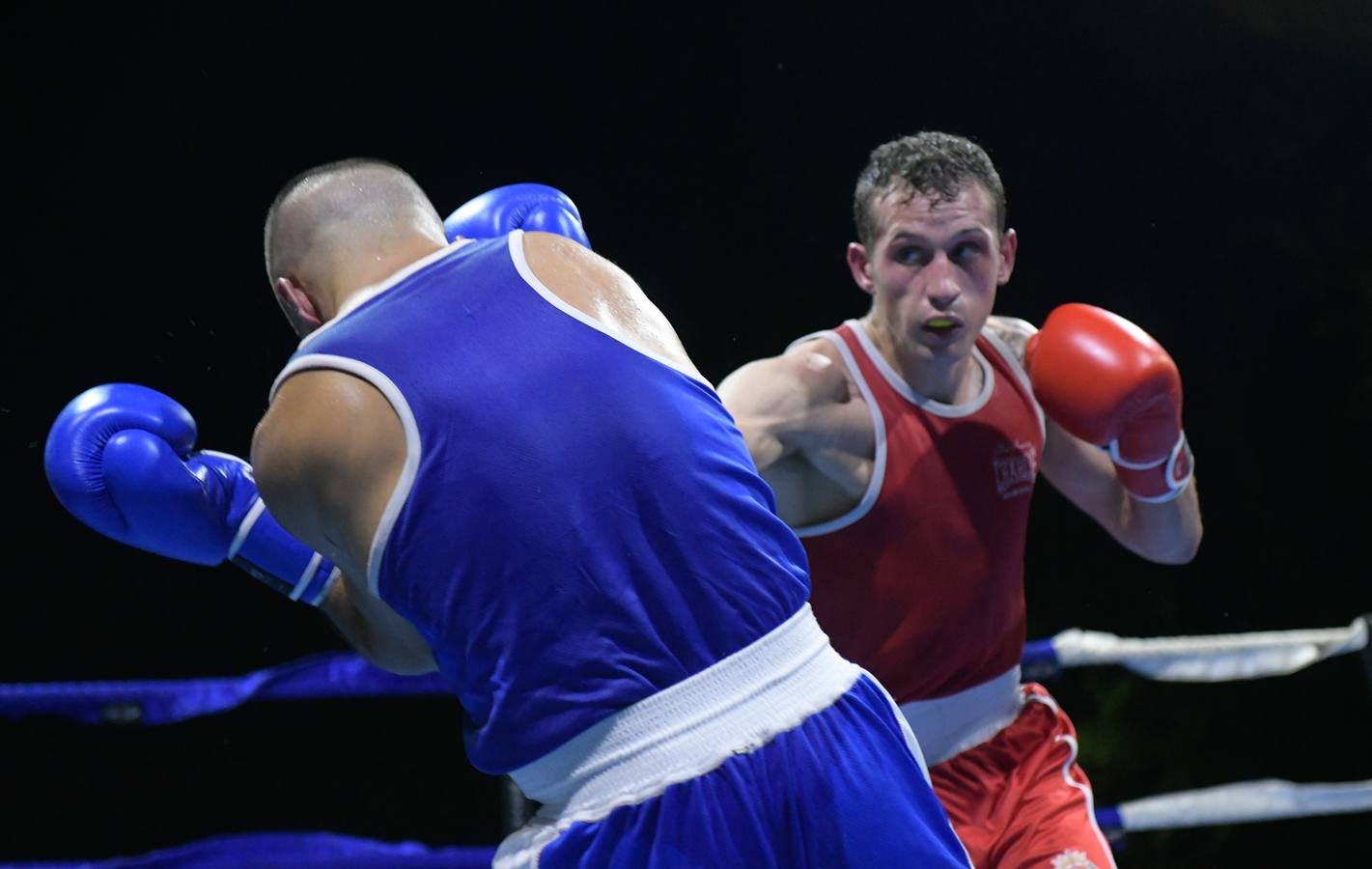 Numeroso público siguió los combates en el cuadrilátero instalado en al Acera de Recoletos.